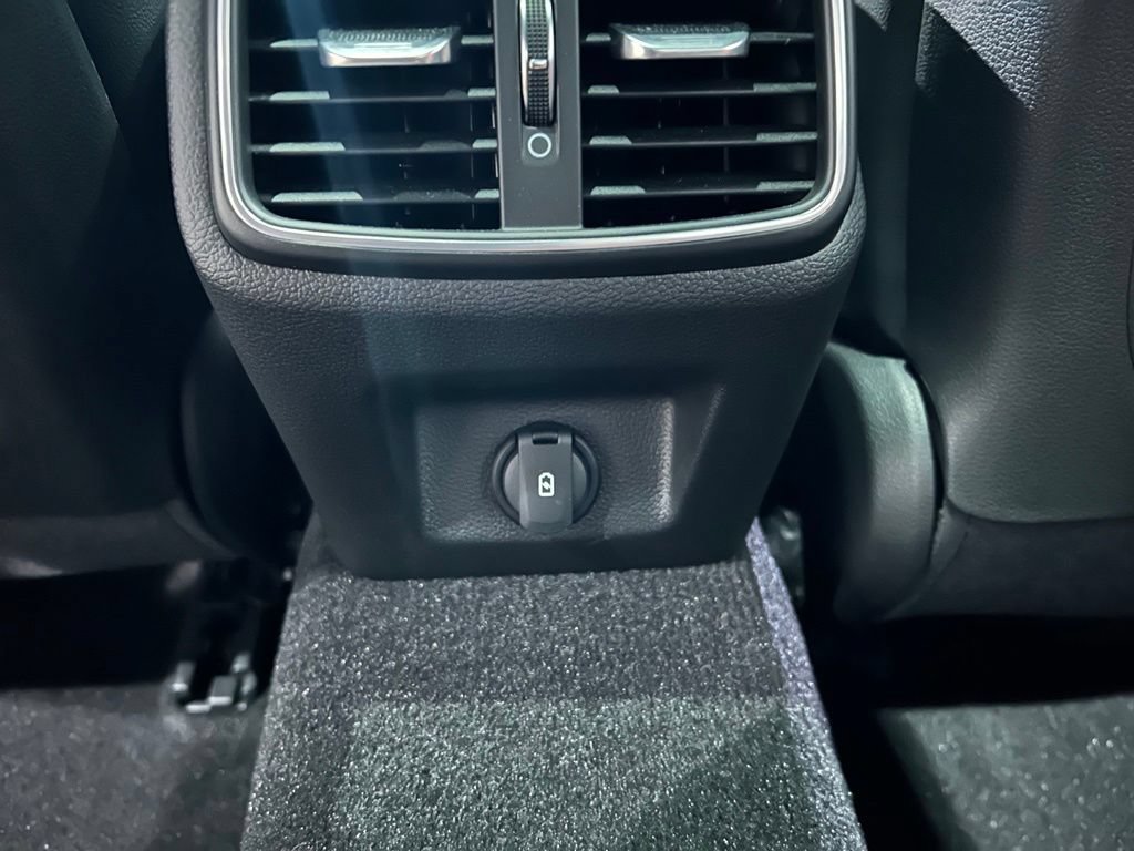 Used 2023 Genesis G70 3.3T w/ Sport Advanced Package AWD/4WD image 31