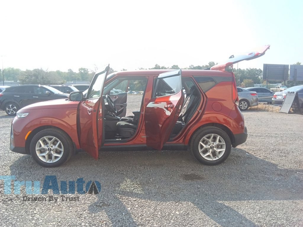Used 2020 Kia Soul S FWD image 14