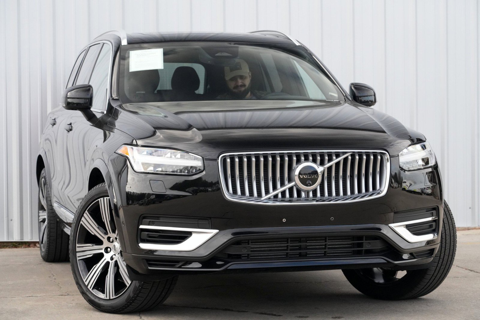 Used 2024 Volvo XC90 T8 Plus w/ Protection Package Premier image 4