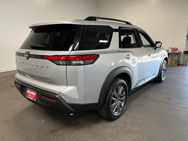 Used 2024 Nissan Pathfinder SV FWD image 3