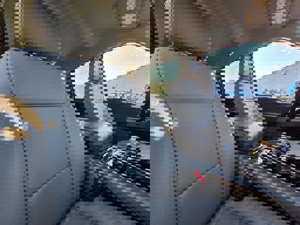 New 2025 Ford F150 Lightning Flash image 28