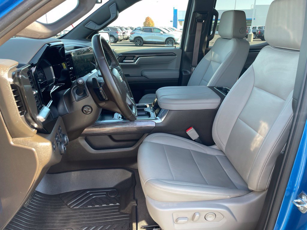 Used 2024 Chevrolet Silverado 1500 LTZ w/ LTZ Premium Package AWD/4WD image 9