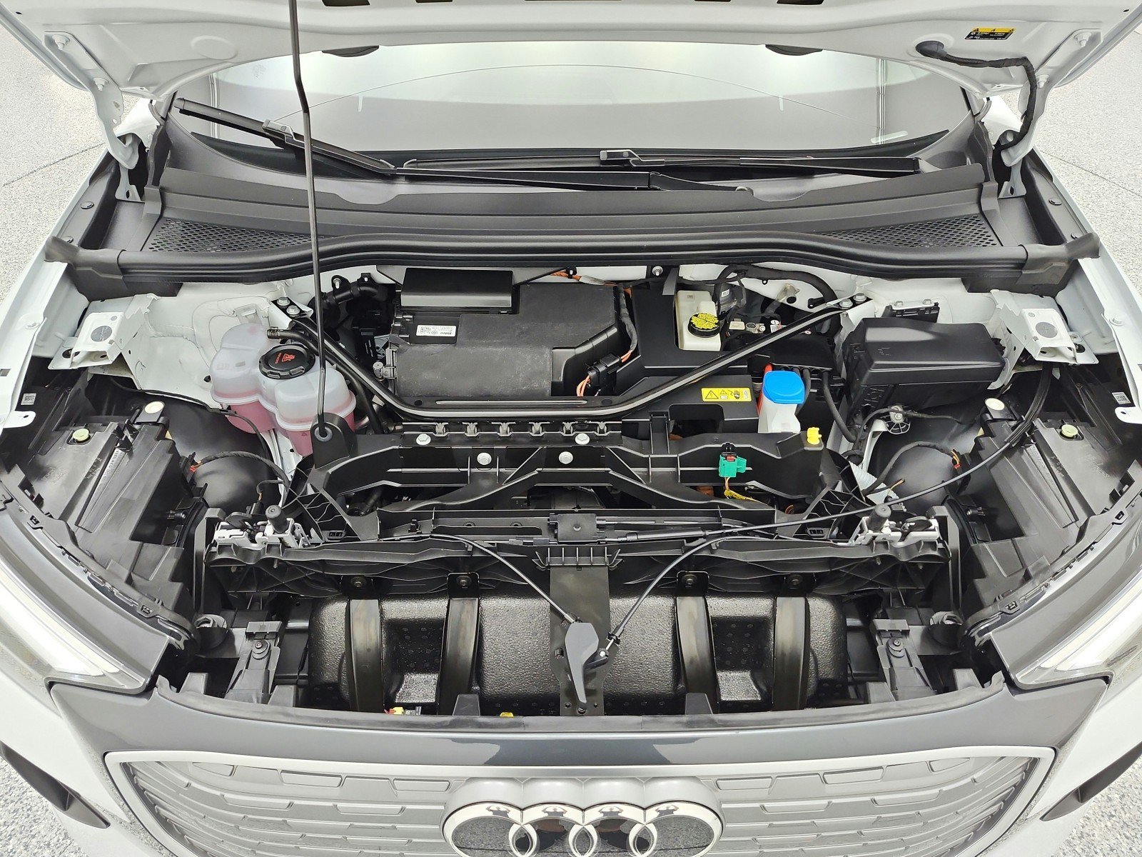 Used 2023 Audi Q4 e-tron Premium w/ Convenience Package RWD image 16