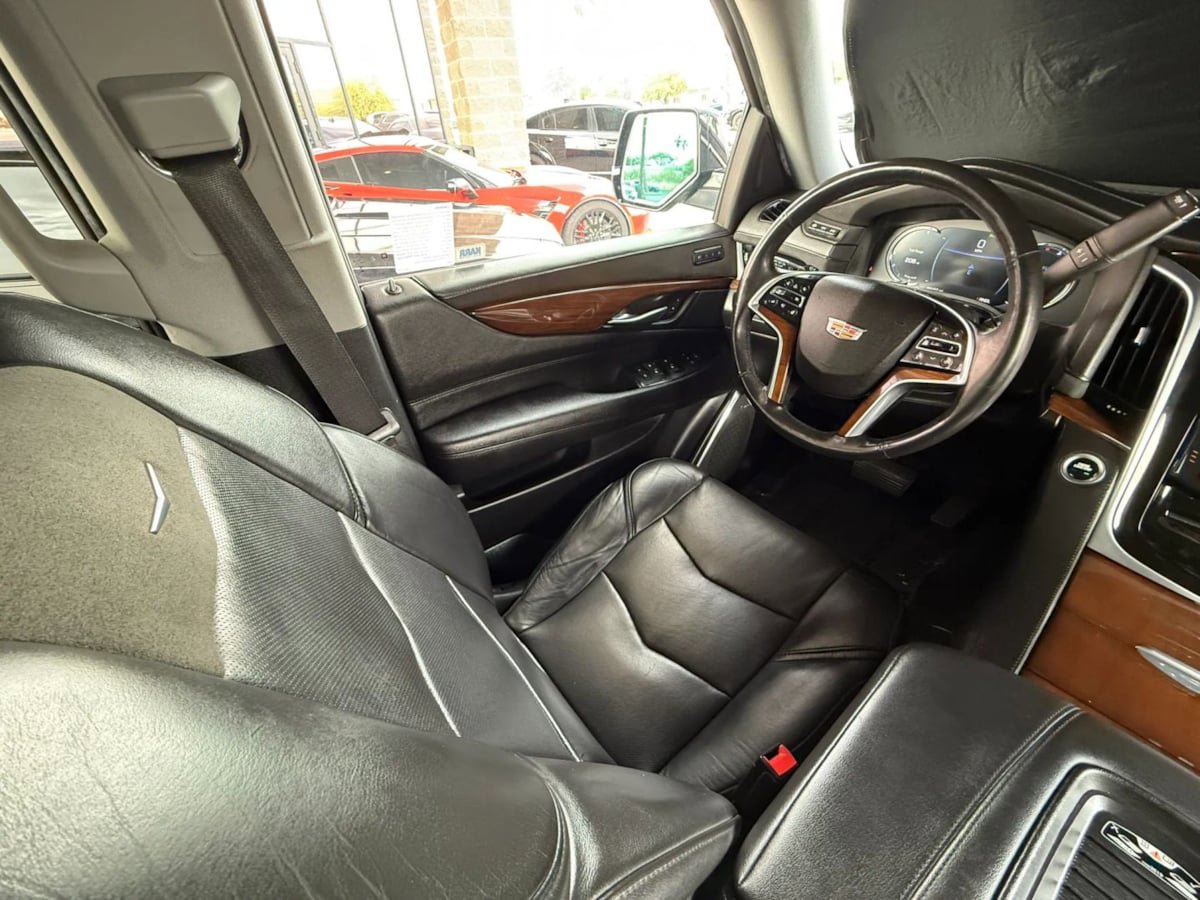Used 2018 Cadillac Escalade Luxury AWD/4WD image 51