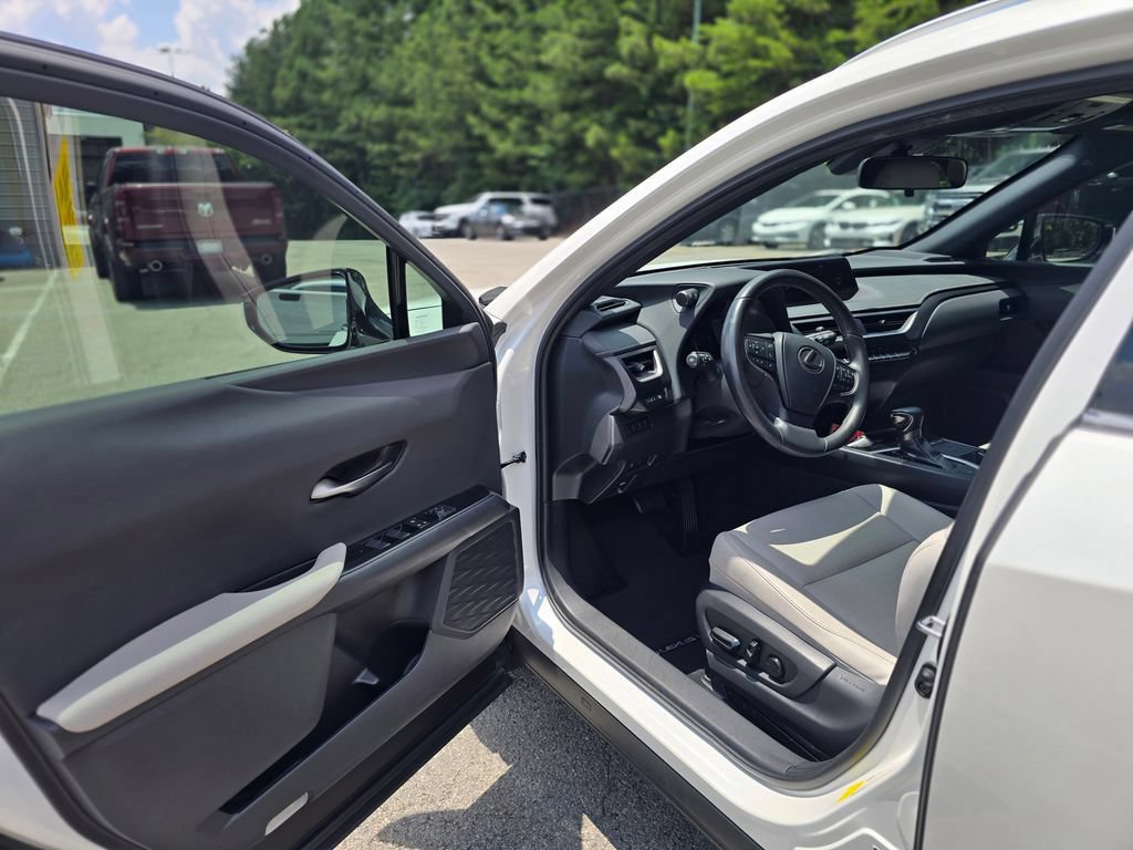 Used 2021 Lexus UX 200 w/ Accessory Package (Z1) FWD image 27