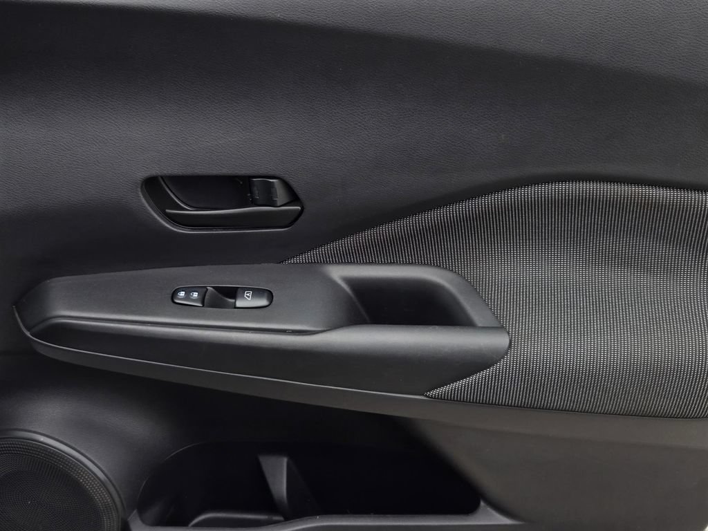 Used 2019 Nissan Kicks S FWD image 8