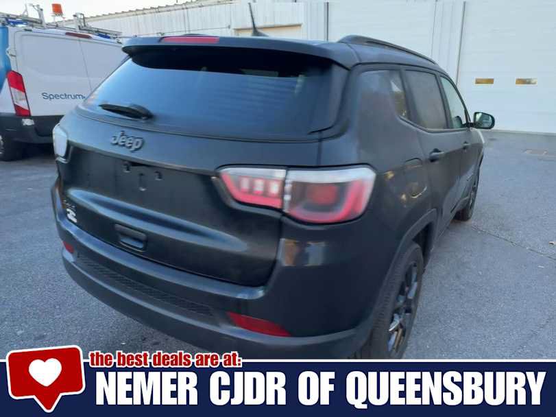 Used 2025 Jeep Compass Latitude w/ Convenience Group AWD/4WD image 8