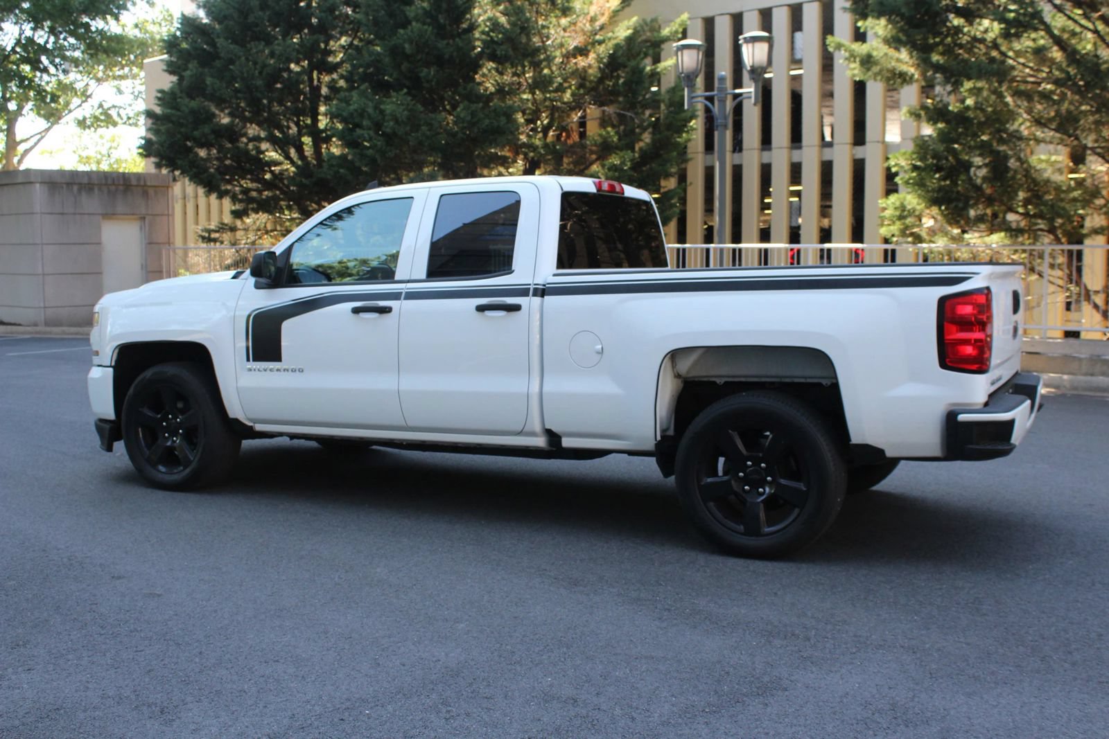 Used 2018 Chevrolet Silverado 1500 Custom RWD image 9