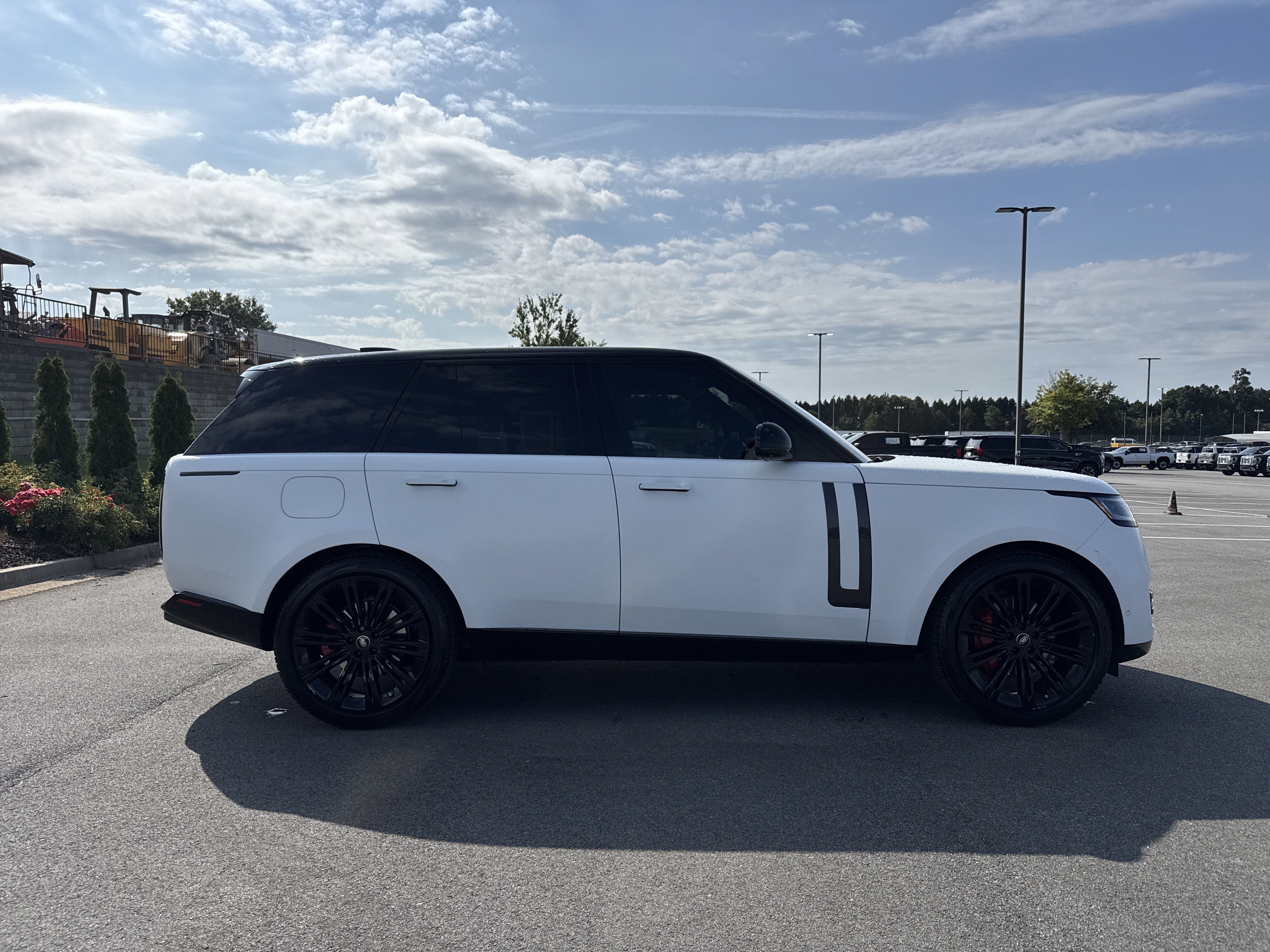 Used 2022 Land Rover Range Rover SE image 11