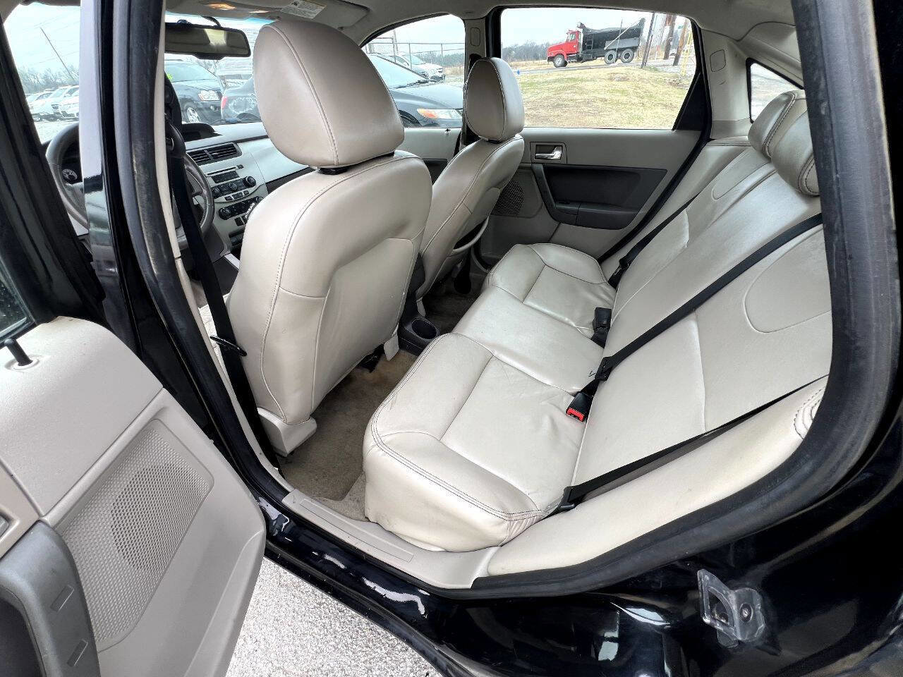 Used 2009 Ford Focus SEL image 4