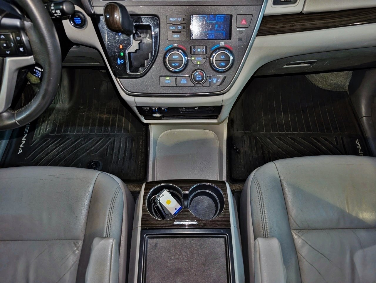 Used 2017 Toyota Sienna XLE Premium image 45