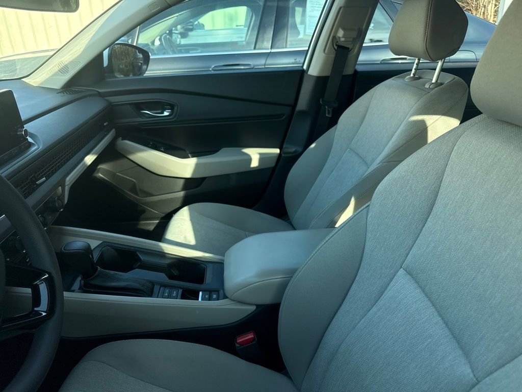 Used 2023 Honda Accord EX image 16