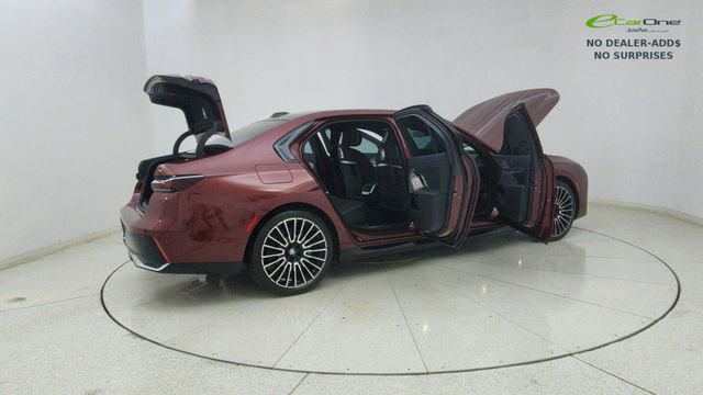 Used 2025 BMW 740i xDrive AWD/4WD image 72