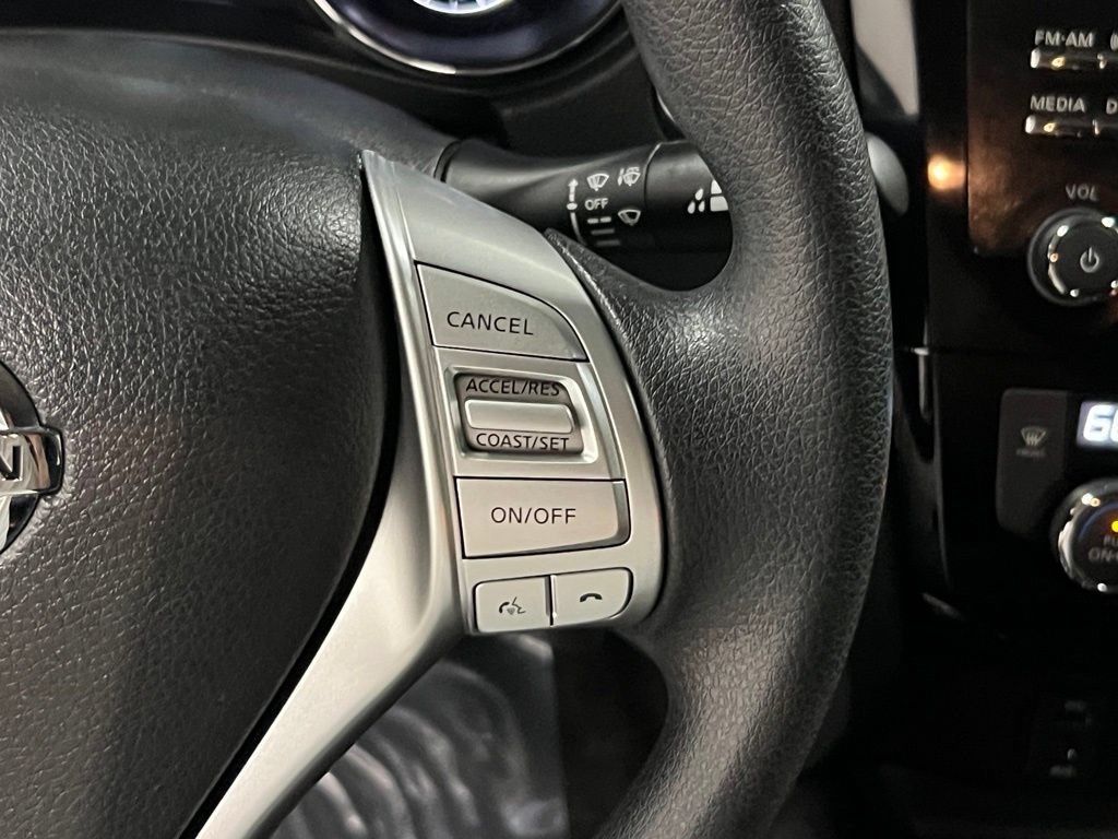 Used 2016 Nissan Rogue SV AWD/4WD image 18