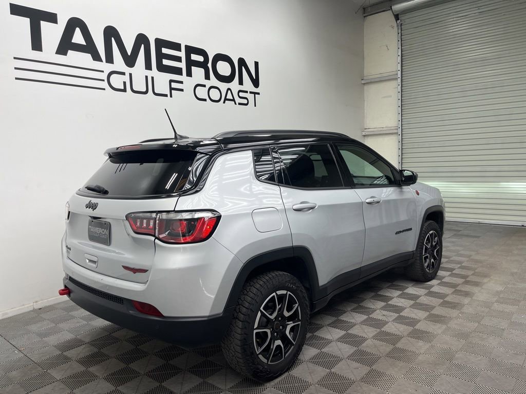 Used 2025 Jeep Compass Trailhawk AWD/4WD image 7