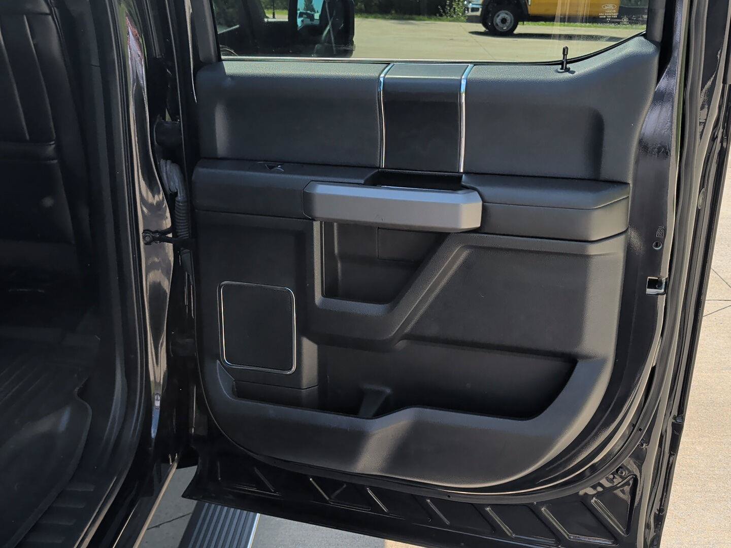 Used 2019 Ford F150 Platinum w/ Equipment Group 701A Luxury AWD/4WD image 32