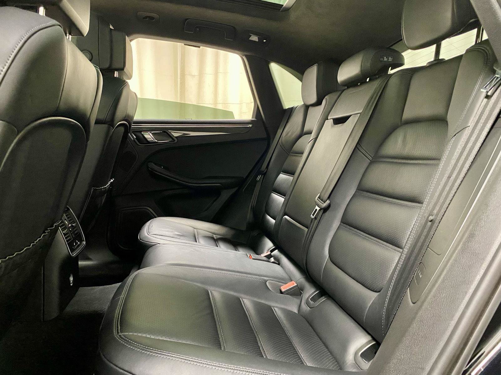 Used 2015 Porsche Macan Turbo AWD/4WD image 19