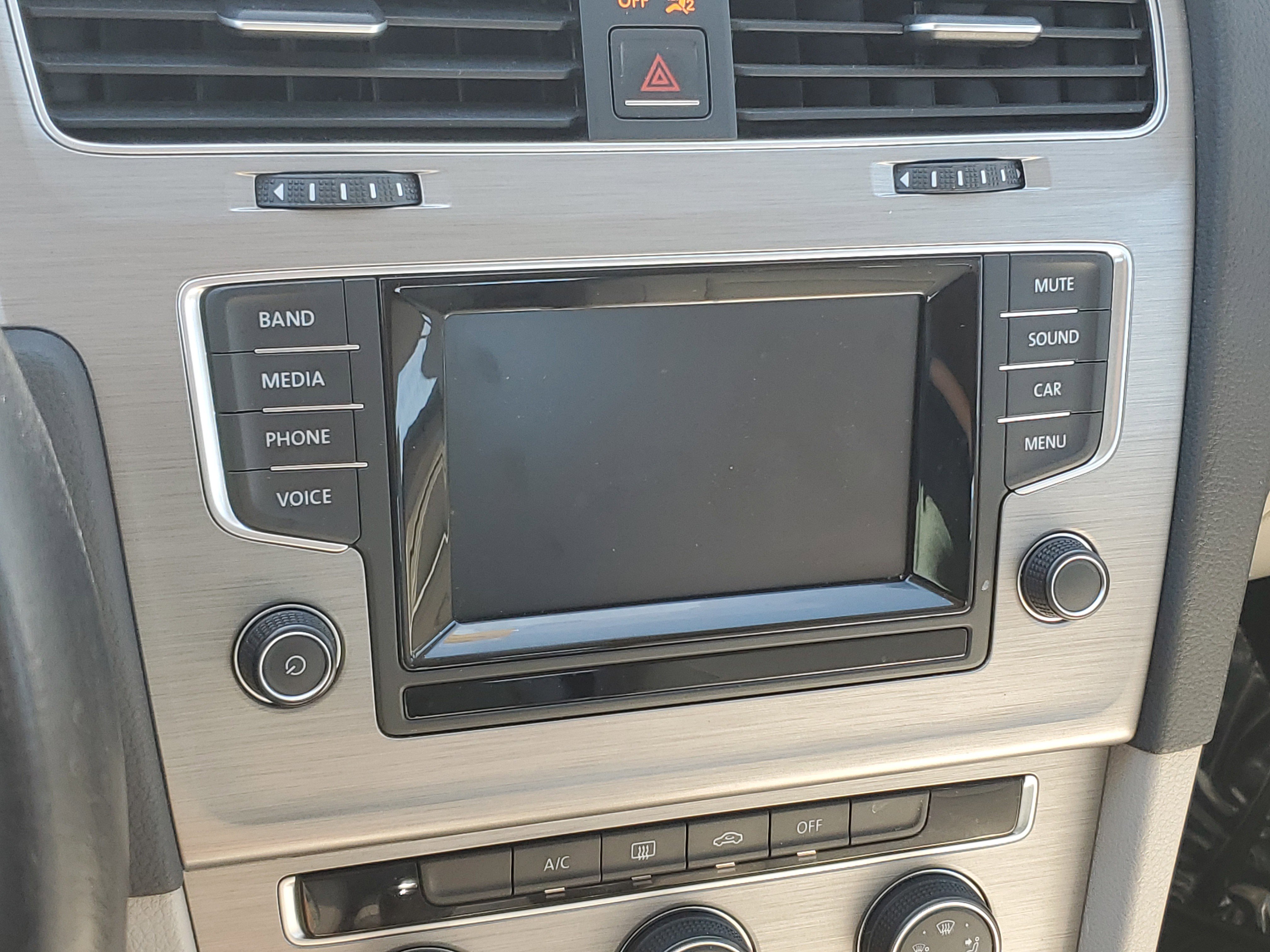 Used 2015 Volkswagen Golf TDI S image 23