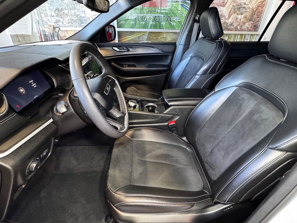 Used 2024 Jeep Grand Cherokee L Laredo image 17