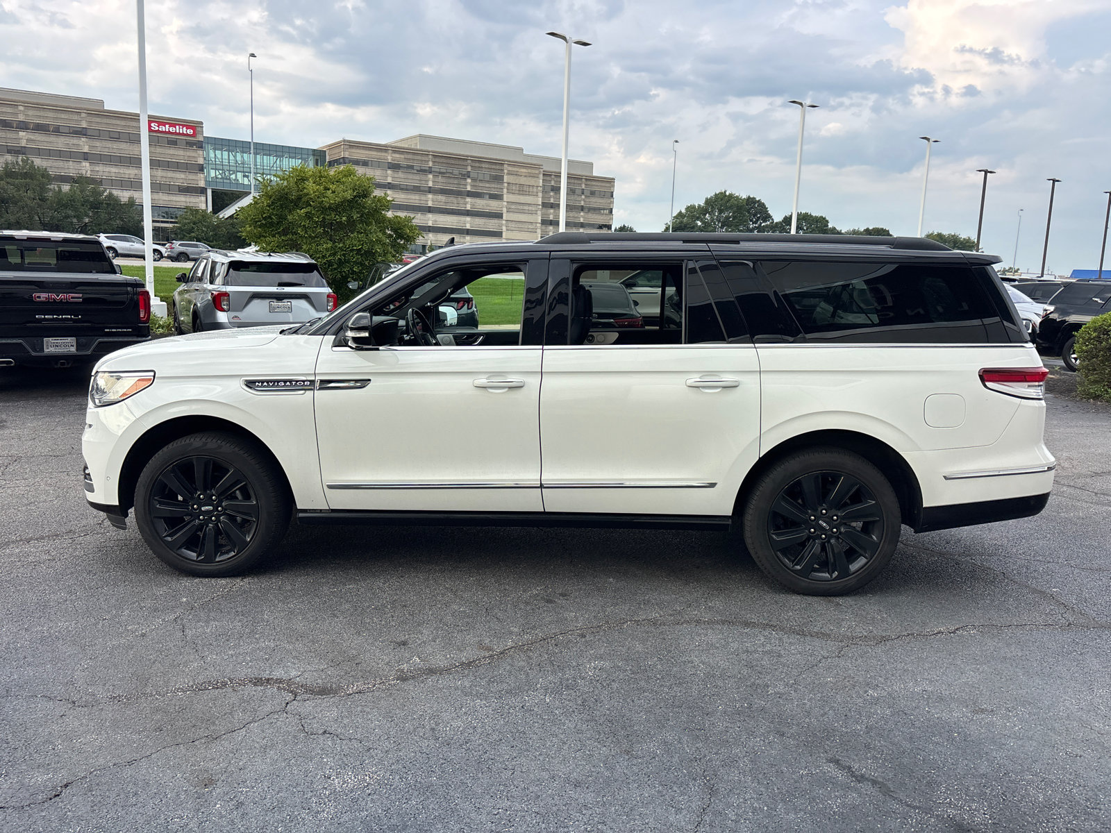 Used 2023 Lincoln Navigator L Black Label AWD/4WD image 4
