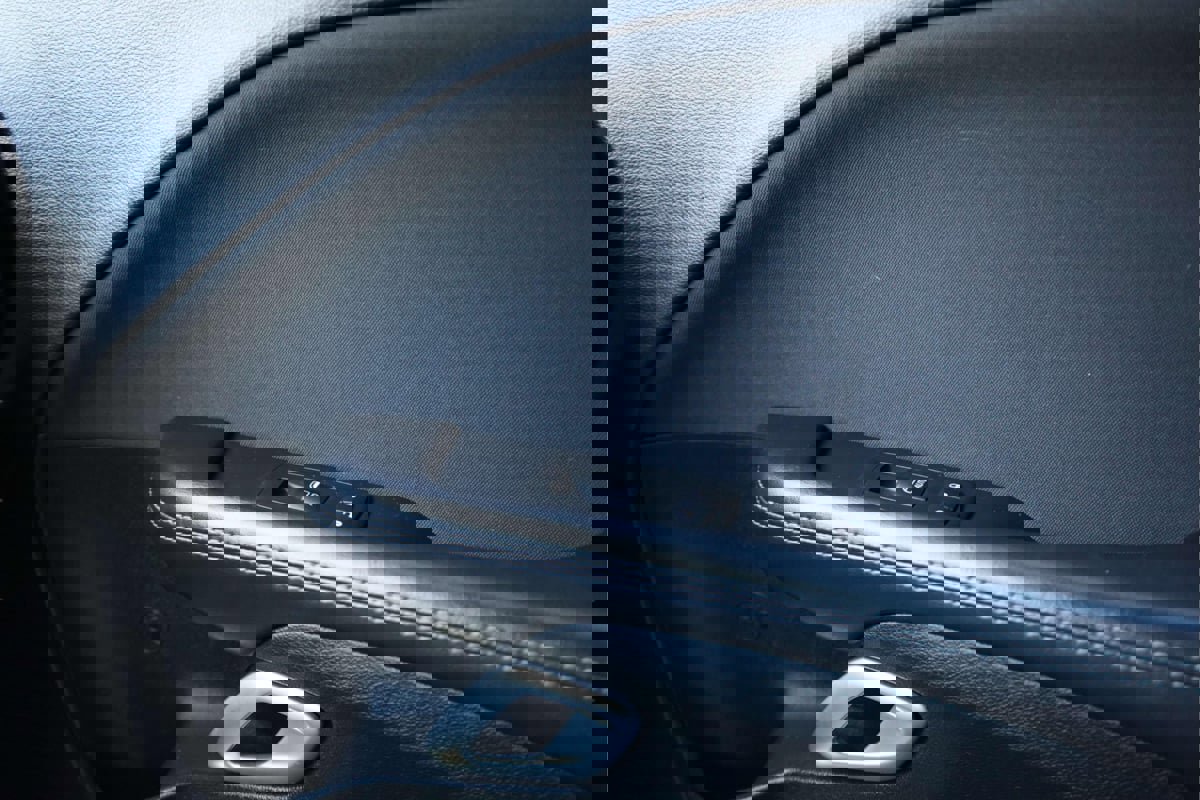 Used 2015 Dodge Challenger SXT RWD image 14