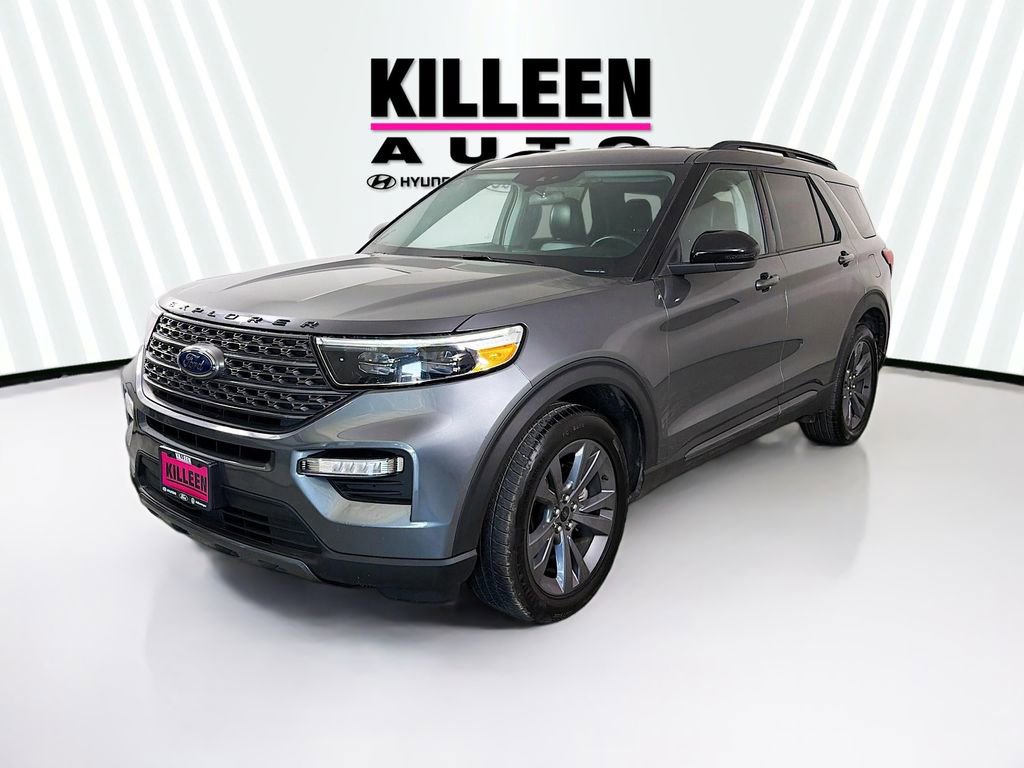 Used 2023 Ford Explorer XLT w/ Equipment Group 202A image 3