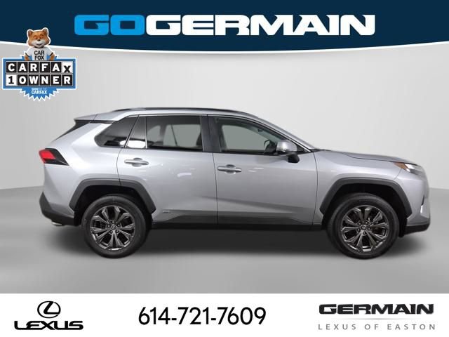 Used 2022 Toyota RAV4 XLE Premium image 7