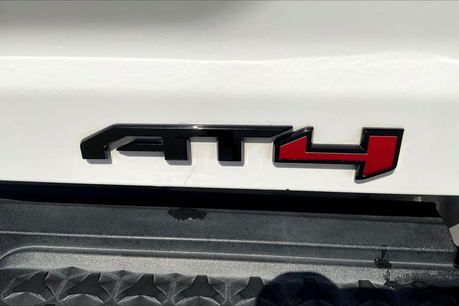 Used 2023 GMC Canyon AT4 w/ AT4 Premium Package AWD/4WD image 10