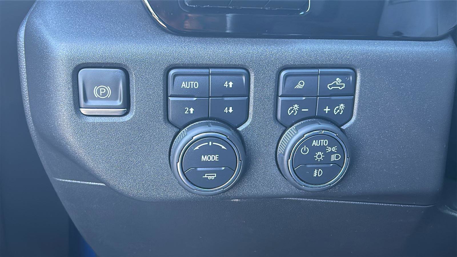 Used 2022 Chevrolet Silverado 1500 ZR2 w/ Technology Package image 16