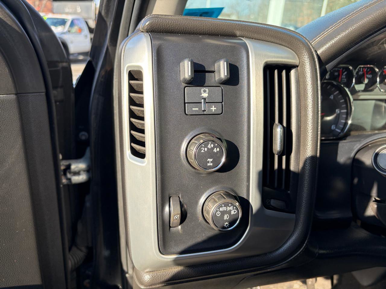 Used 2015 GMC Sierra 2500 SLE w/ SLE Preferred Package image 23