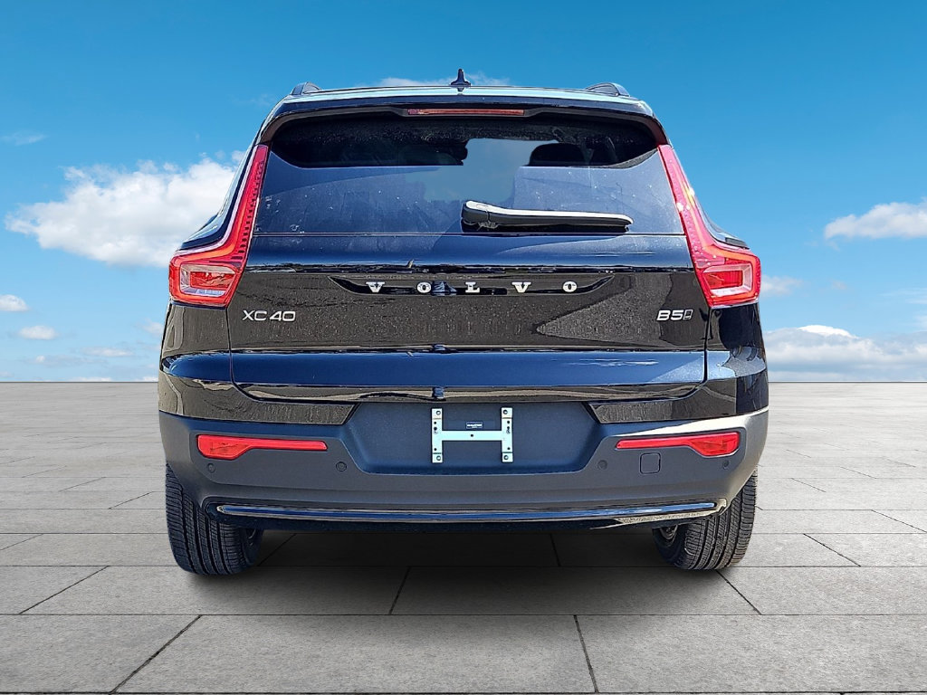 New 2026 Volvo XC40 B5 Core w/ Climate Package AWD/4WD image 5