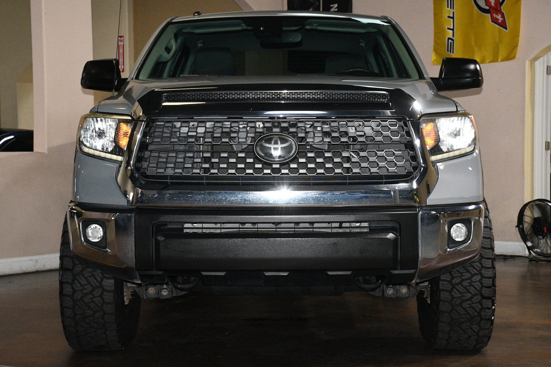 Used 2019 Toyota Tundra SR5 w/ SR5 Upgrade Package AWD/4WD image 1