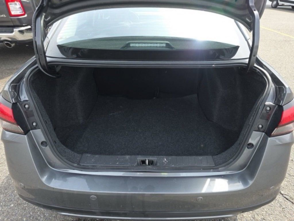 Used 2025 Nissan Versa SV image 16