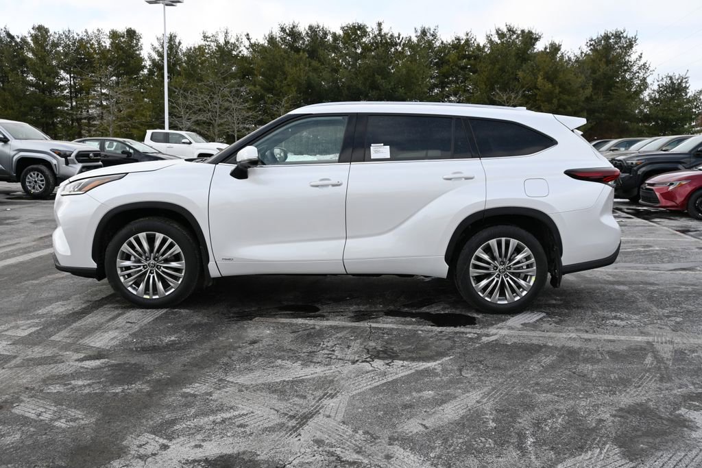 New 2026 Toyota Highlander Platinum image 4