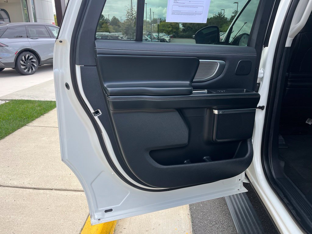Certified 2025 Ford Expedition Max Platinum w/ Driver's Package AWD/4WD image 18