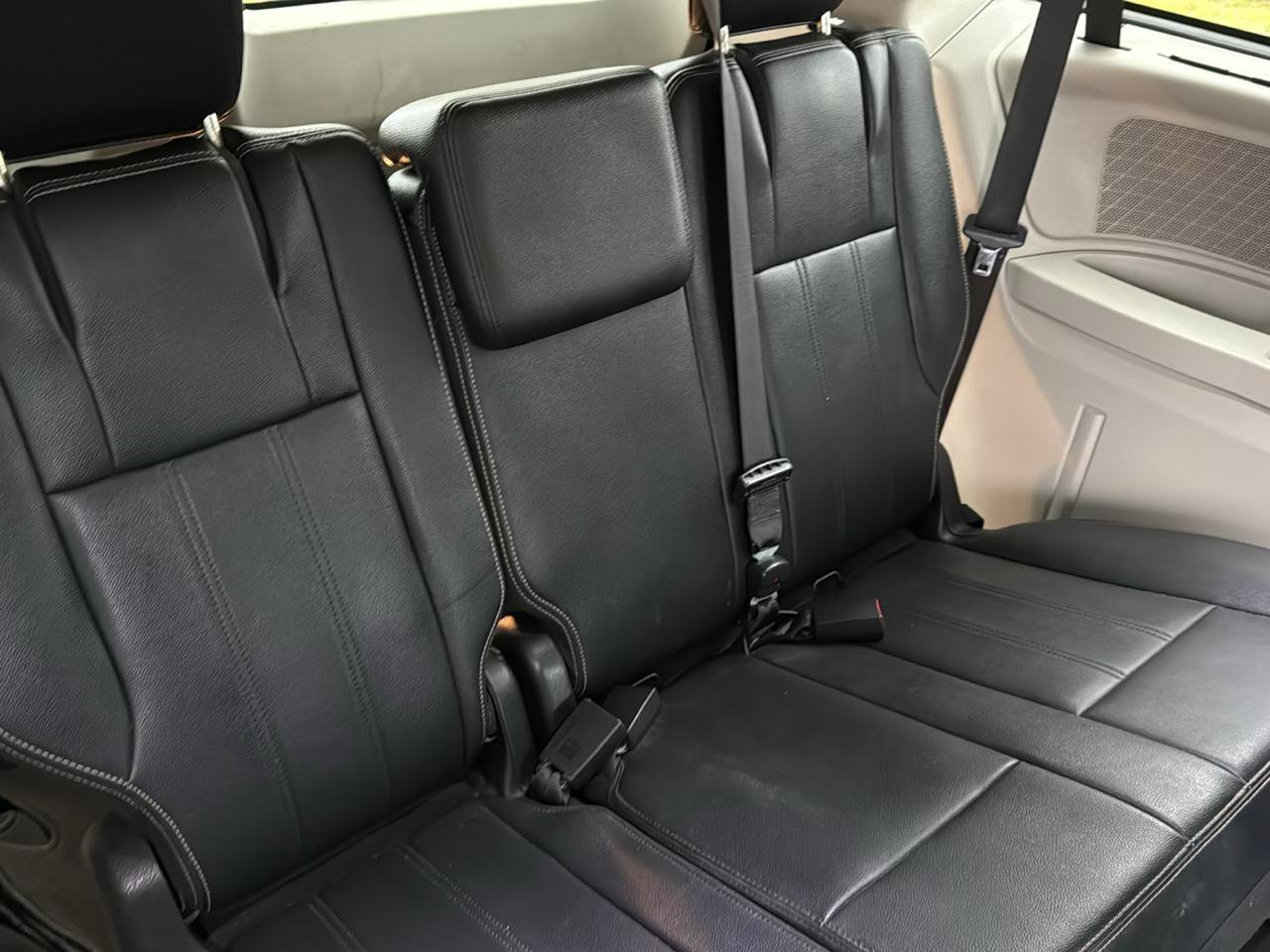 Used 2016 Chrysler Town & Country Touring w/ Driver Convenience Group FWD image 26