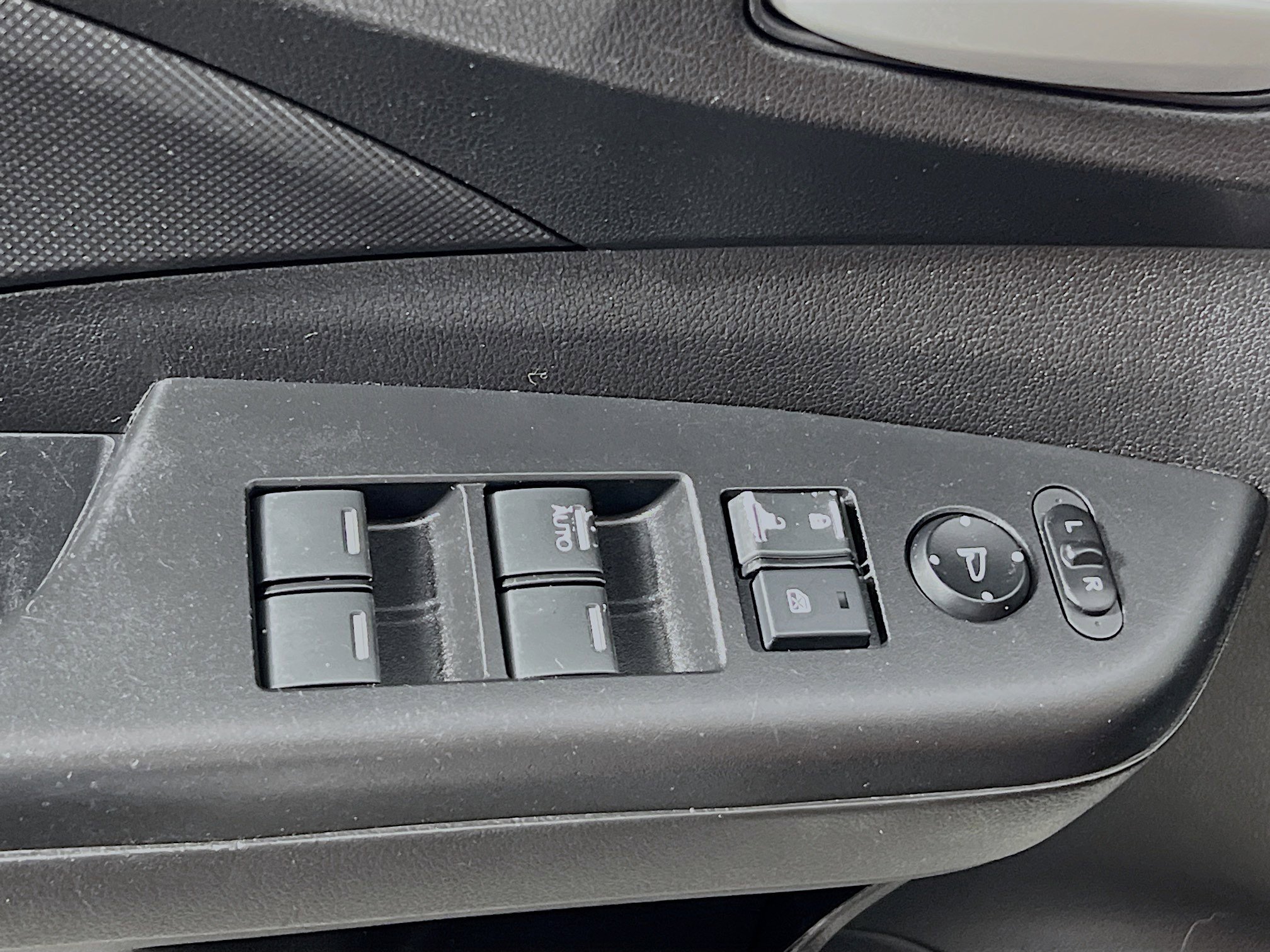 Used 2015 Honda CR-V LX image 17