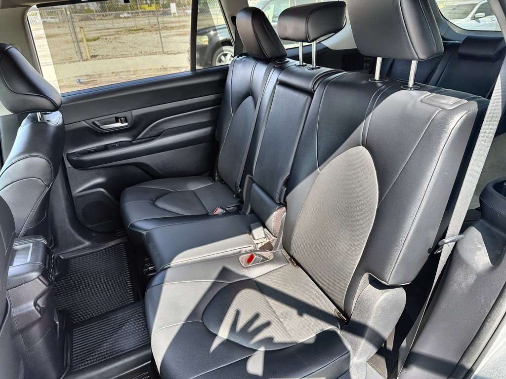Used 2024 Toyota Grand Highlander AWD Hybrid image 23
