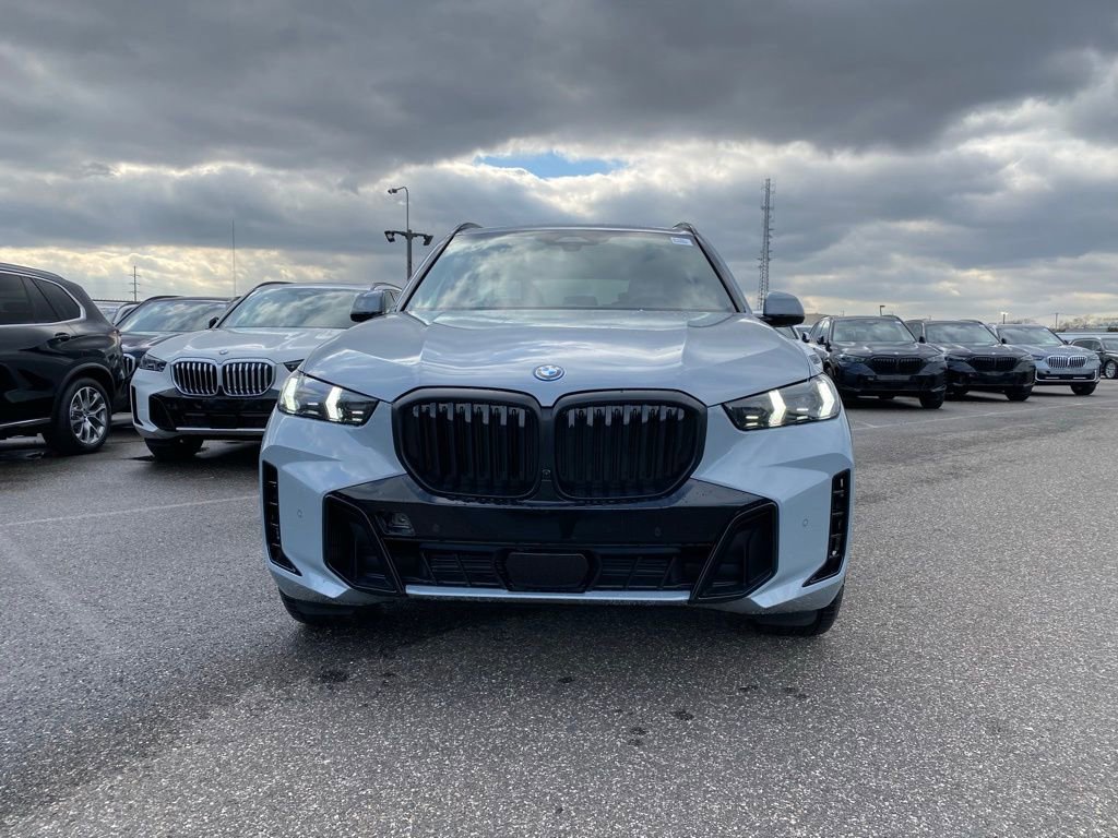 New 2026 BMW X5 xDrive50e w/ M Sport Package AWD/4WD image 2