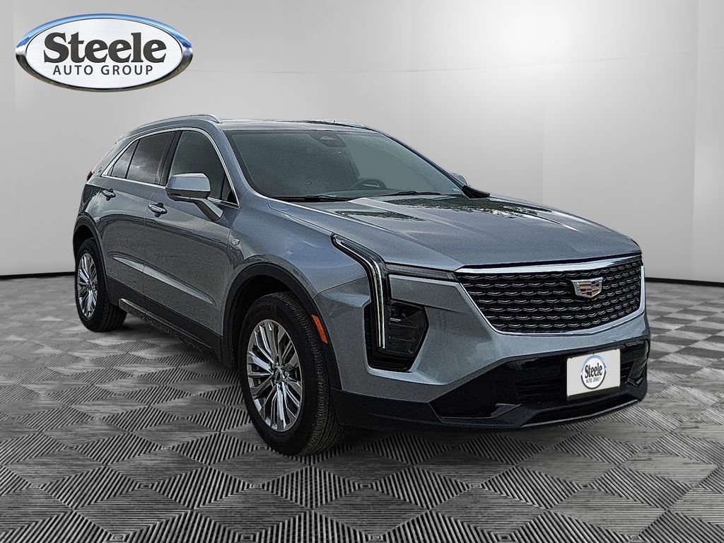 Used 2025 Cadillac XT4 Premium Luxury image 7