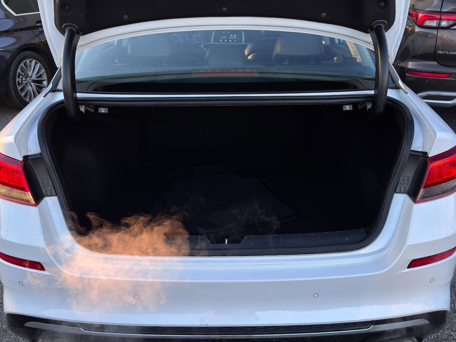 Used 2020 Kia Optima SE image 8