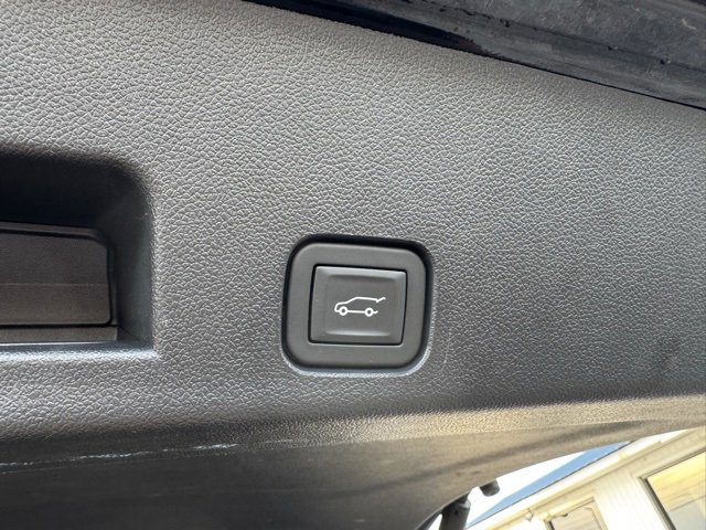 Used 2025 GMC Acadia Elevation image 25