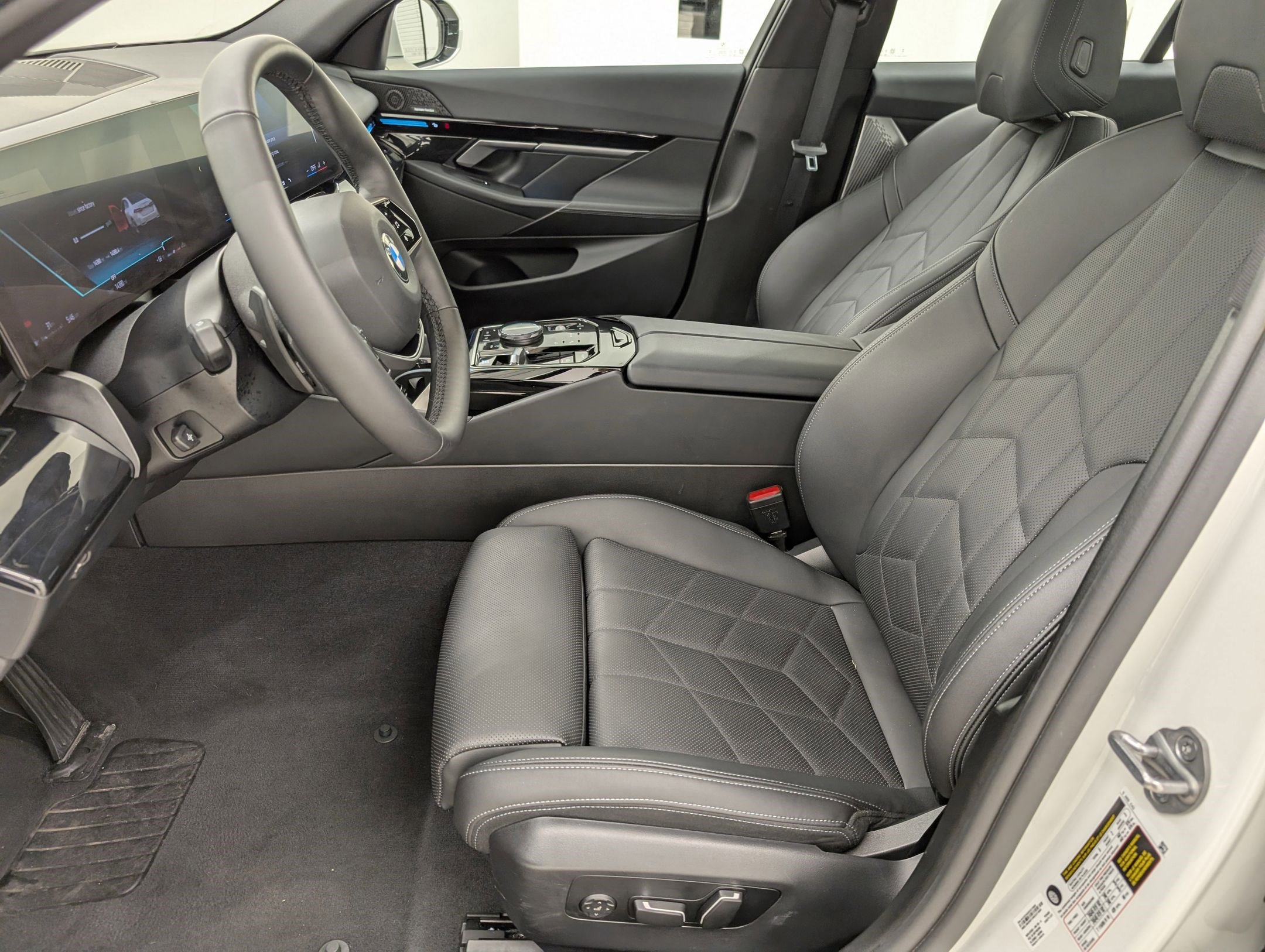 Used 2024 BMW 530i w/ Premium Package RWD image 5