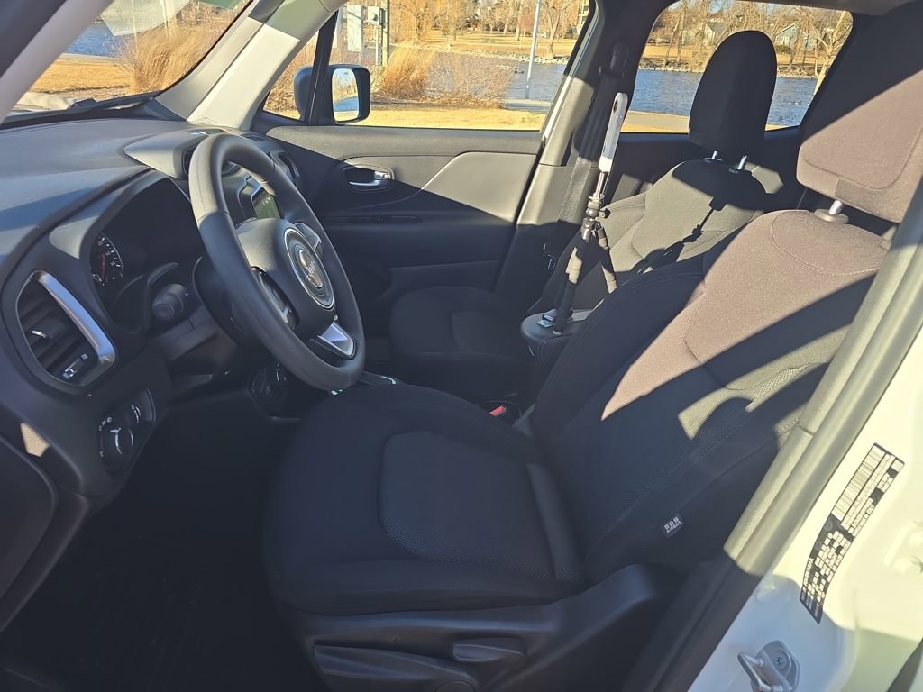Used 2023 Jeep Renegade Latitude image 11