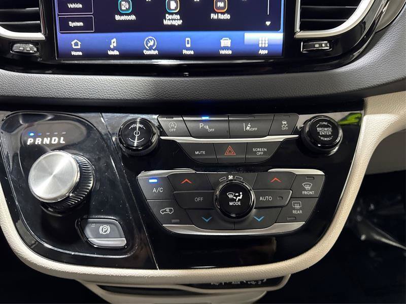 Used 2023 Chrysler Pacifica Touring-L FWD image 27