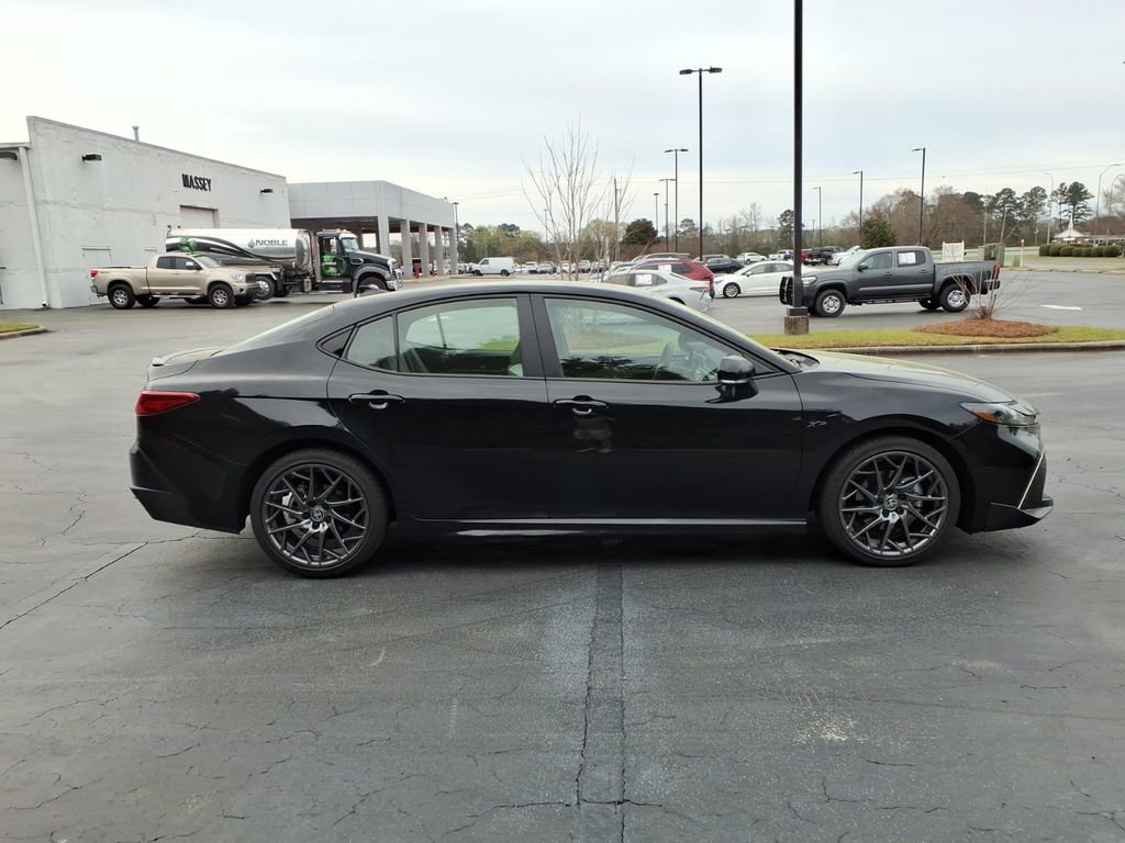 Used 2025 Toyota Camry SE w/ Convenience Package image 2