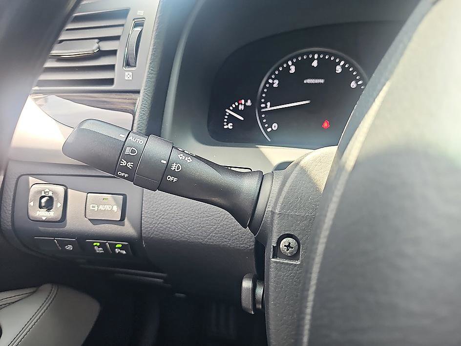 Used 2014 Lexus LS 460 w/ Comfort Package image 21
