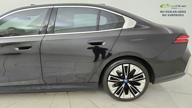 Used 2024 BMW i5 eDrive40i w/ Convenience Package RWD image 4