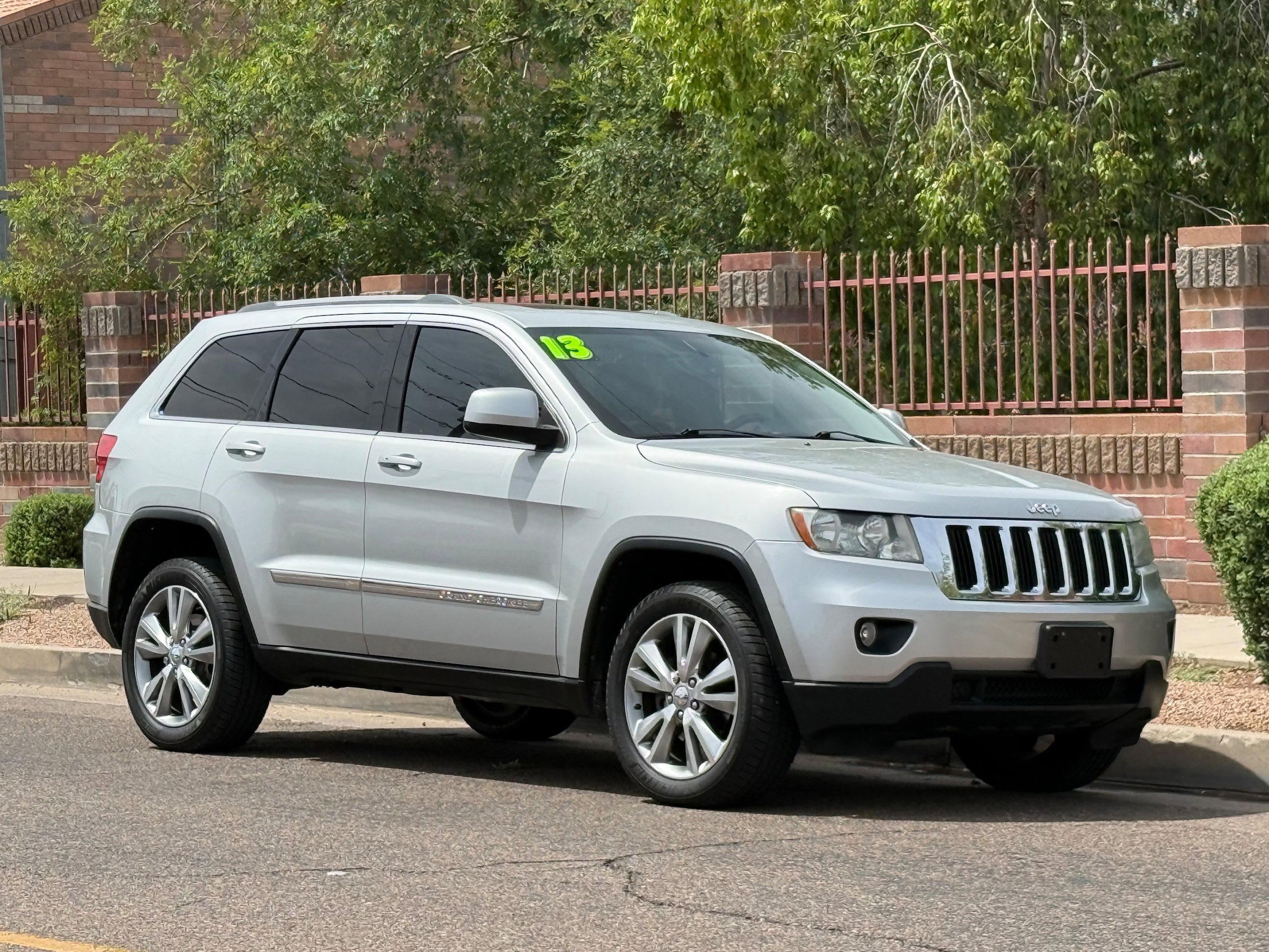 Used 2013 Jeep Grand Cherokee Laredo AWD/4WD image 8