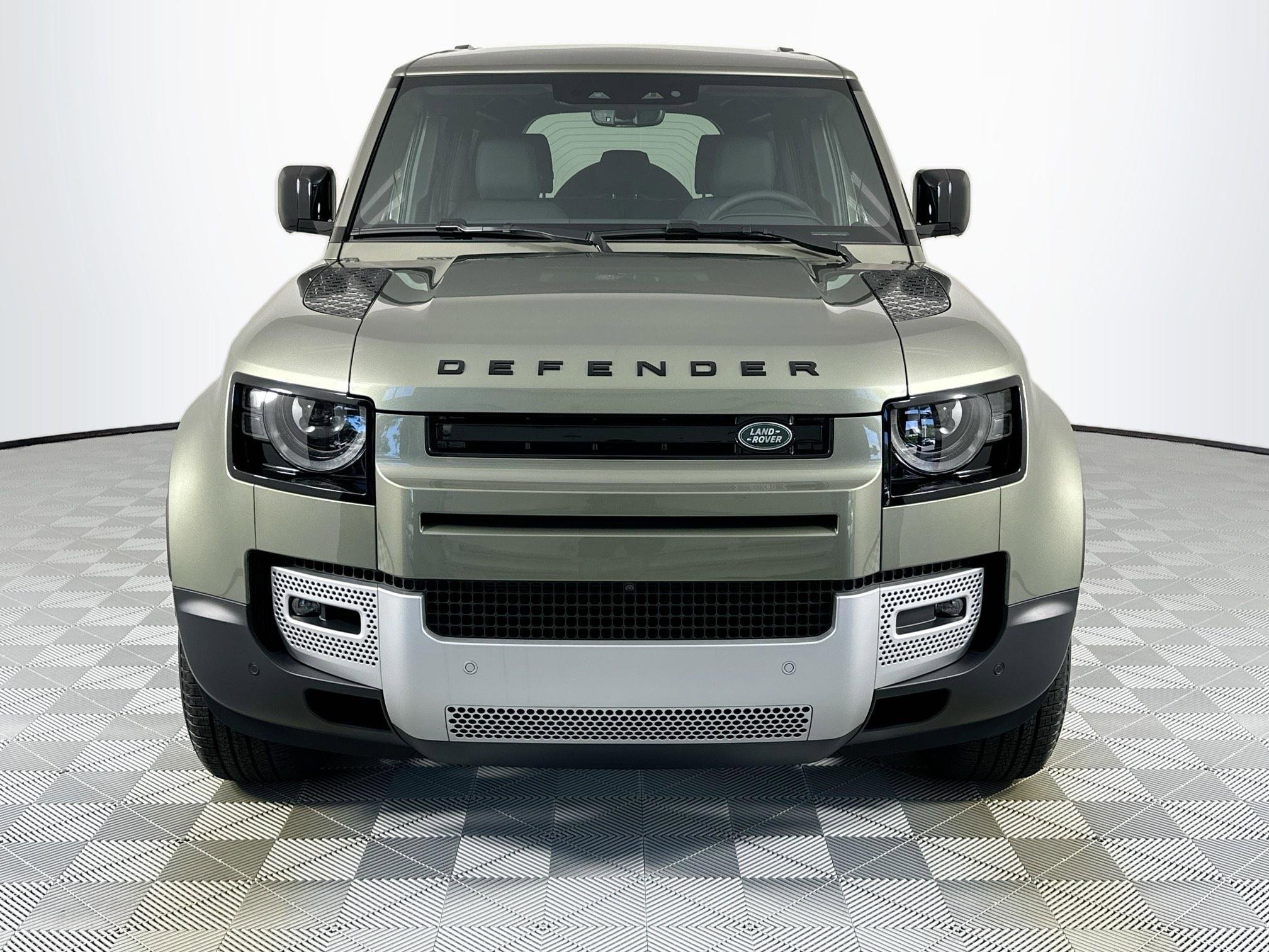 Used 2025 Land Rover Defender 110 S image 2